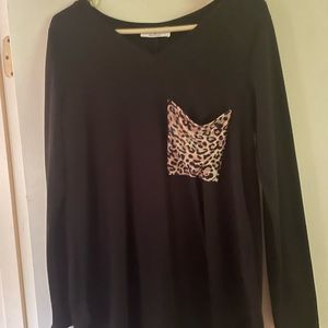 Size small boutique leopard print pocket tee